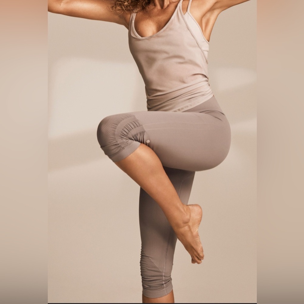 Lululemon x Taryn Toomey Collab Awakening Cropped Leggings - Size 6